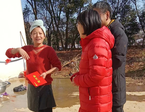 2.萬(wàn)滿珍走訪井崗村焦仙蘭1_副本_副本.png